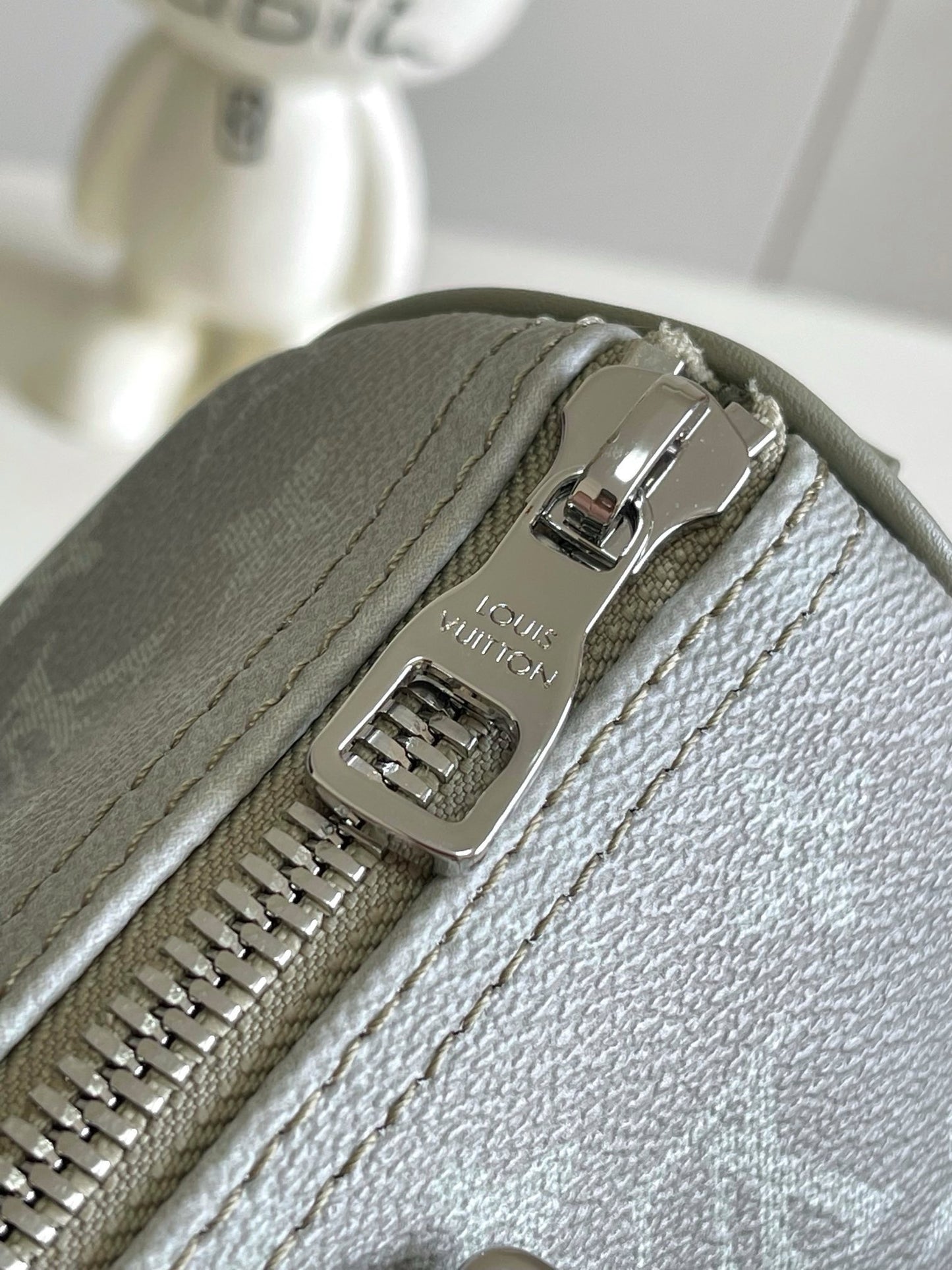 LV Keepall Bandouliere 25 Bag