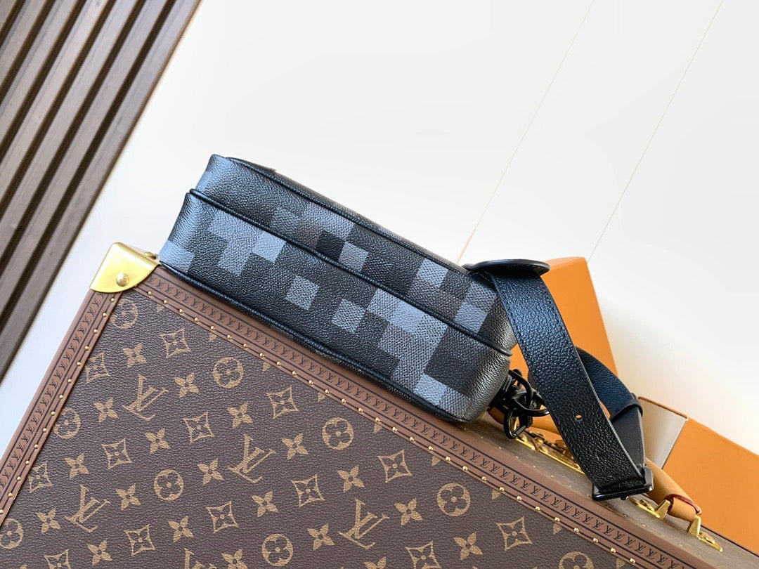 LV Nil Messenger Bag