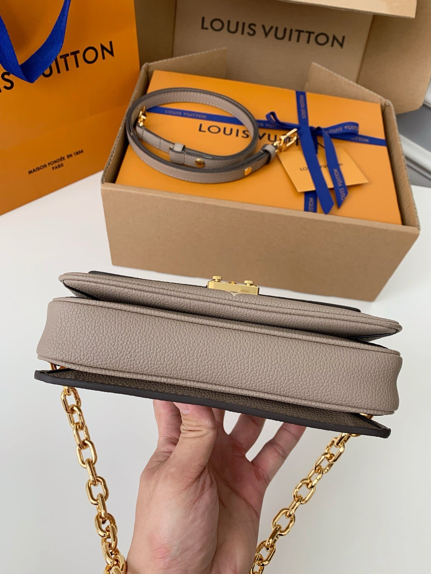LV Pochette Metis East West