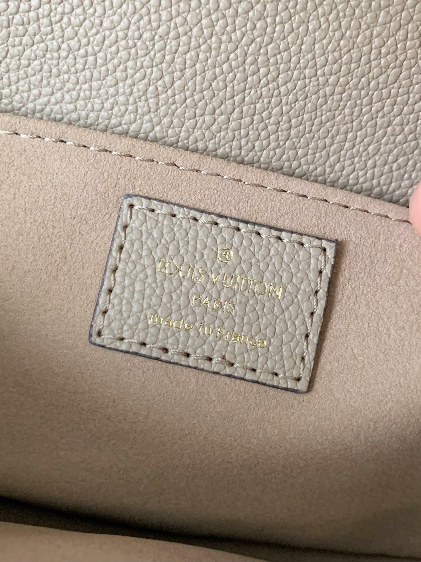LV Pochette Metis East West