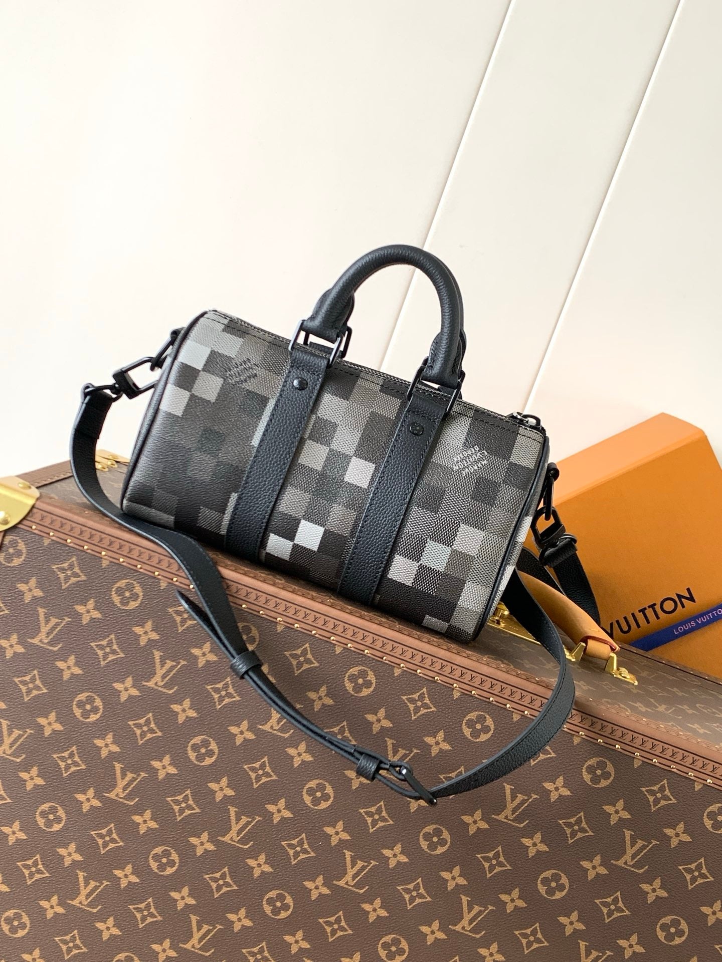 .LV Keepall Bandouliere 25 Bag
