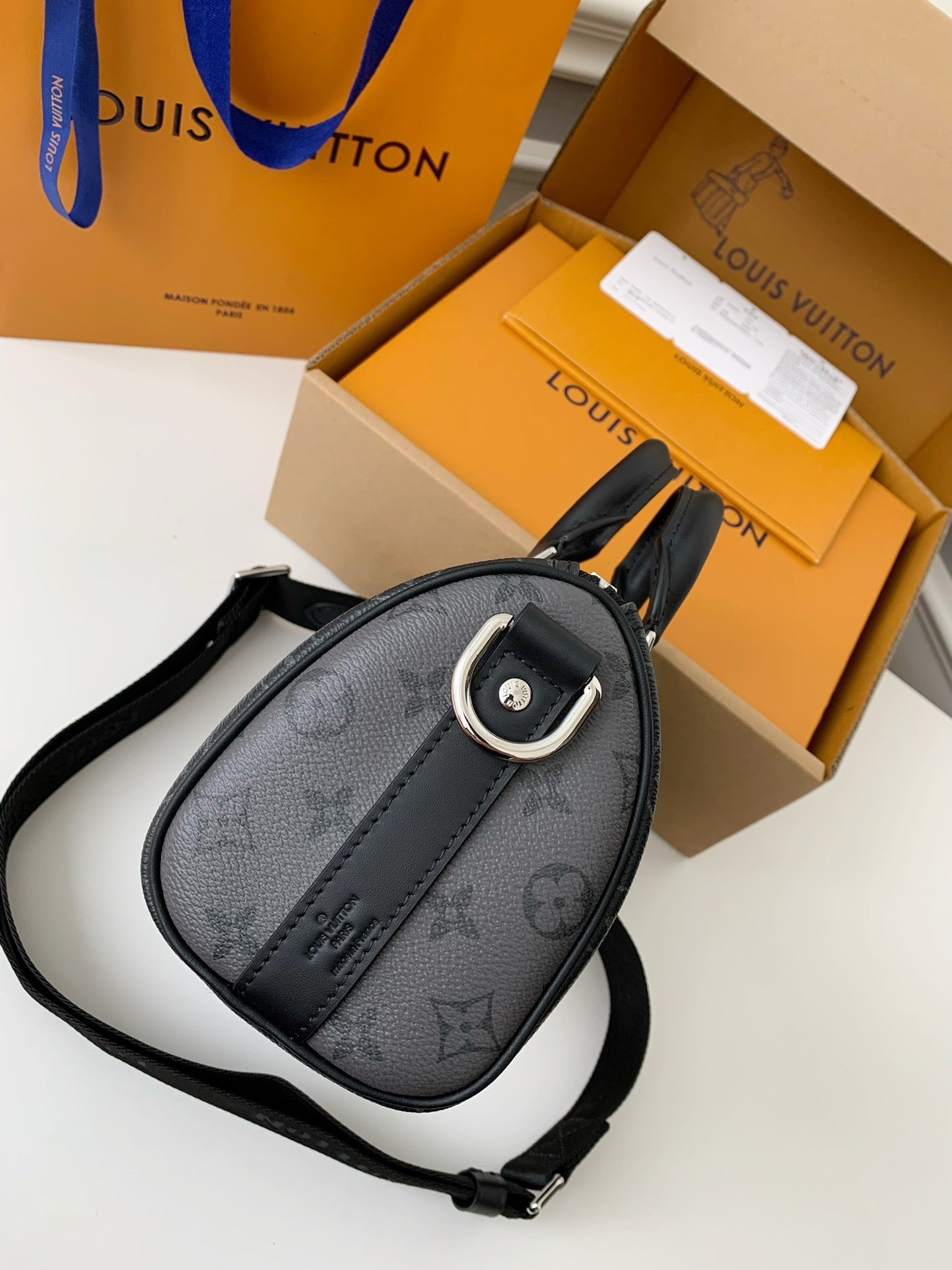 LV Keepall Bandoulière 25 Bag