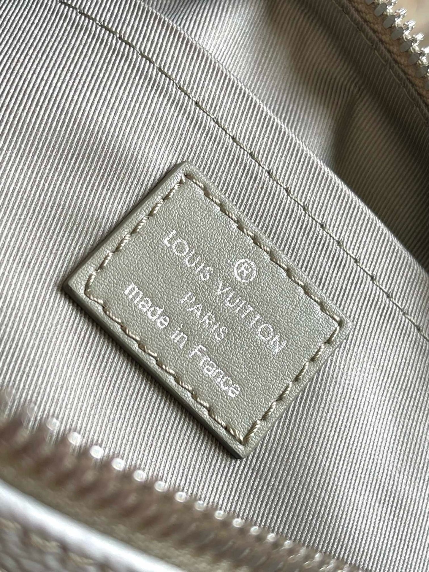 LV Keepall Bandouliere 25 Bag