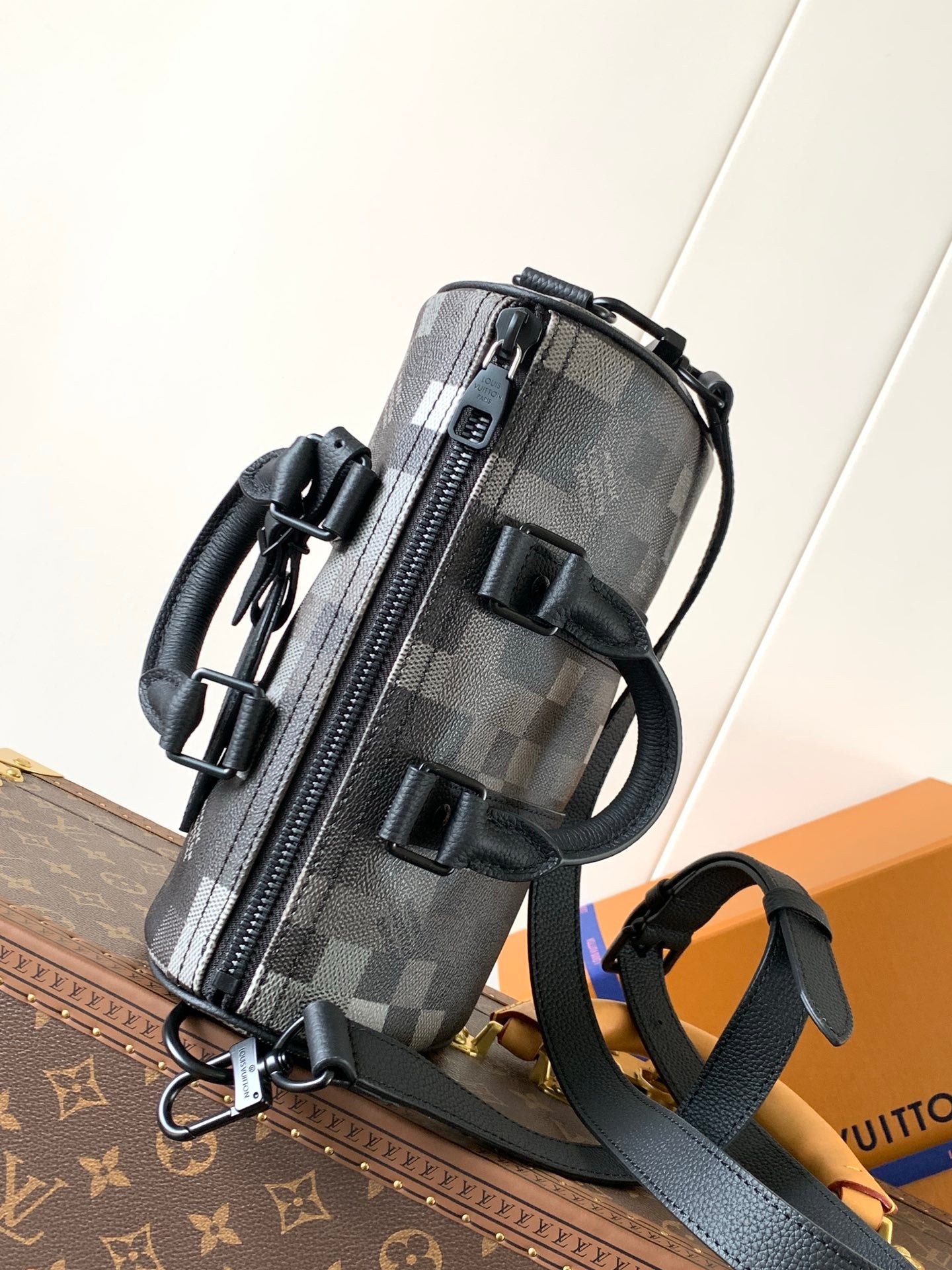 .LV Keepall Bandouliere 25 Bag