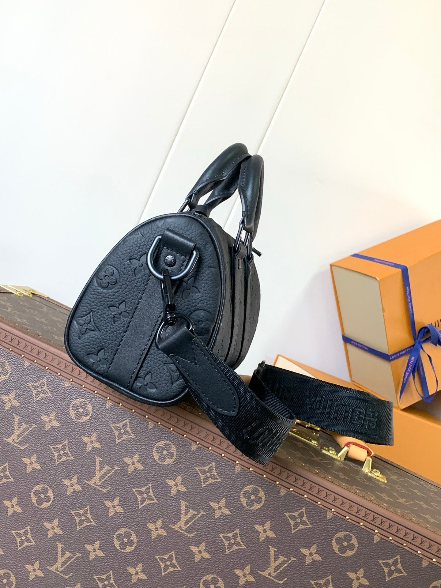 LV Keepall Bandoulière 25 Bag
