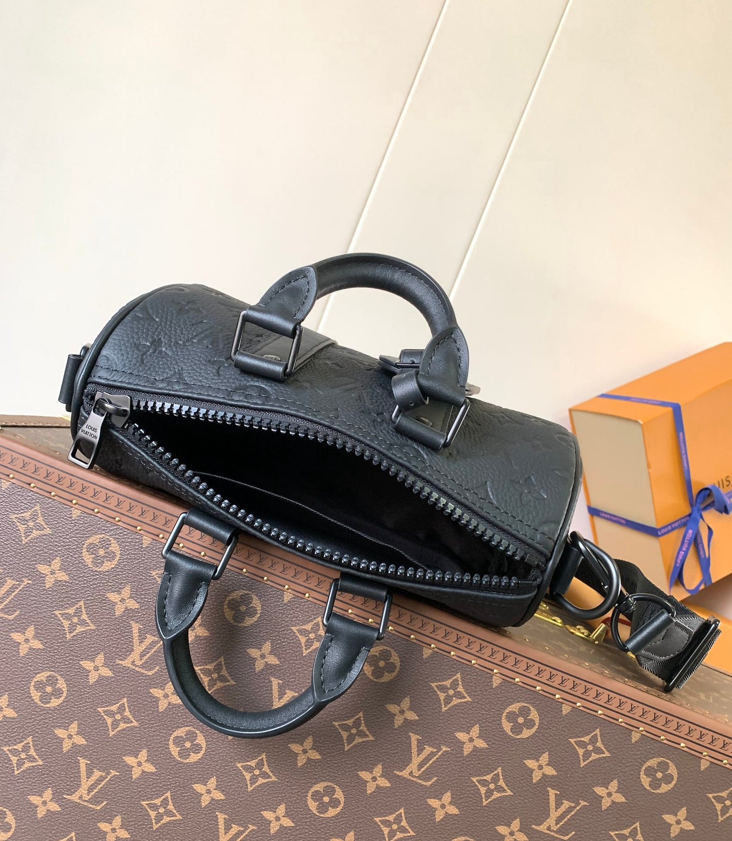 LV Keepall Bandoulière 25 Bag