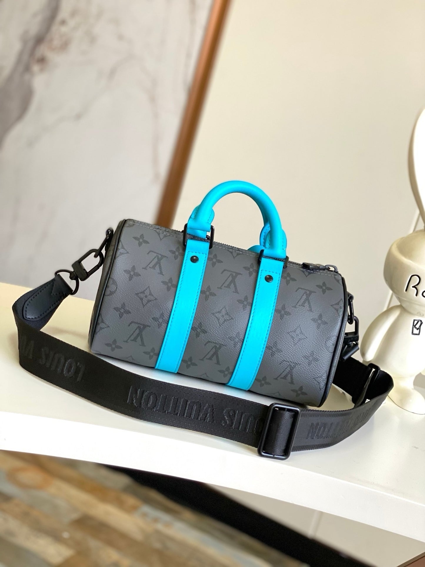 .LV Keepall Bandouliere 25 Bag