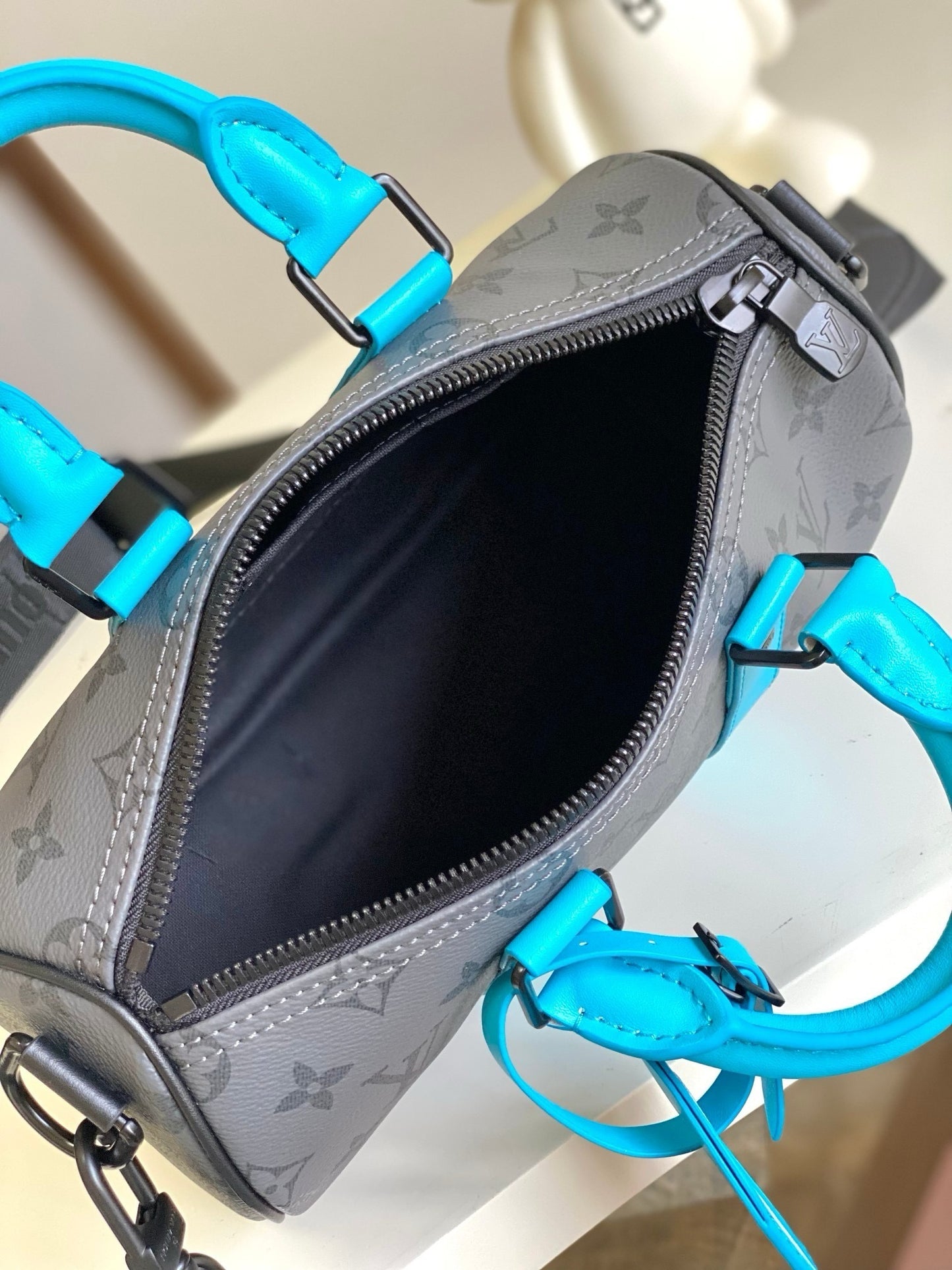 .LV Keepall Bandouliere 25 Bag