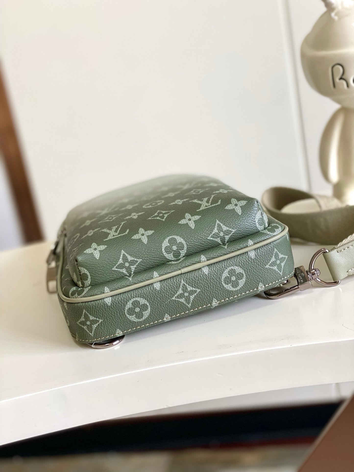 LV Avenue Sling Bag
