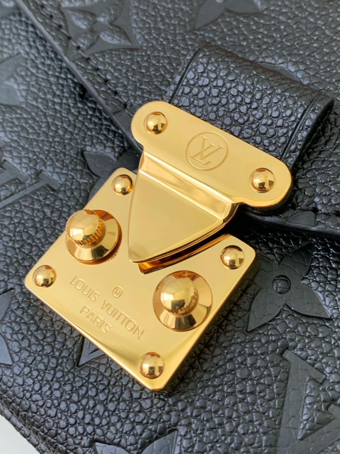 LV Pochette Metis East West Bag