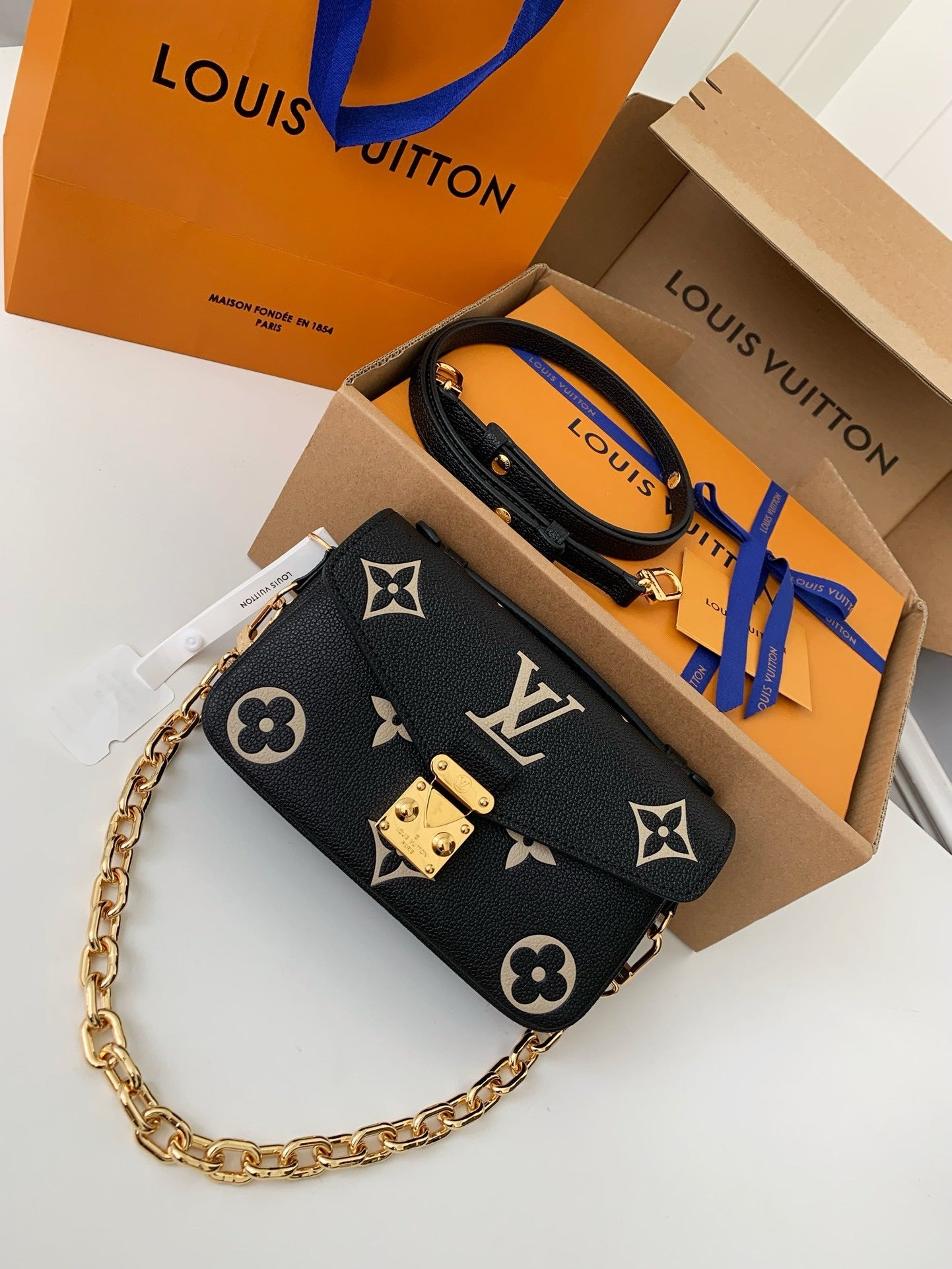 LV Pochette Metis East West Bag