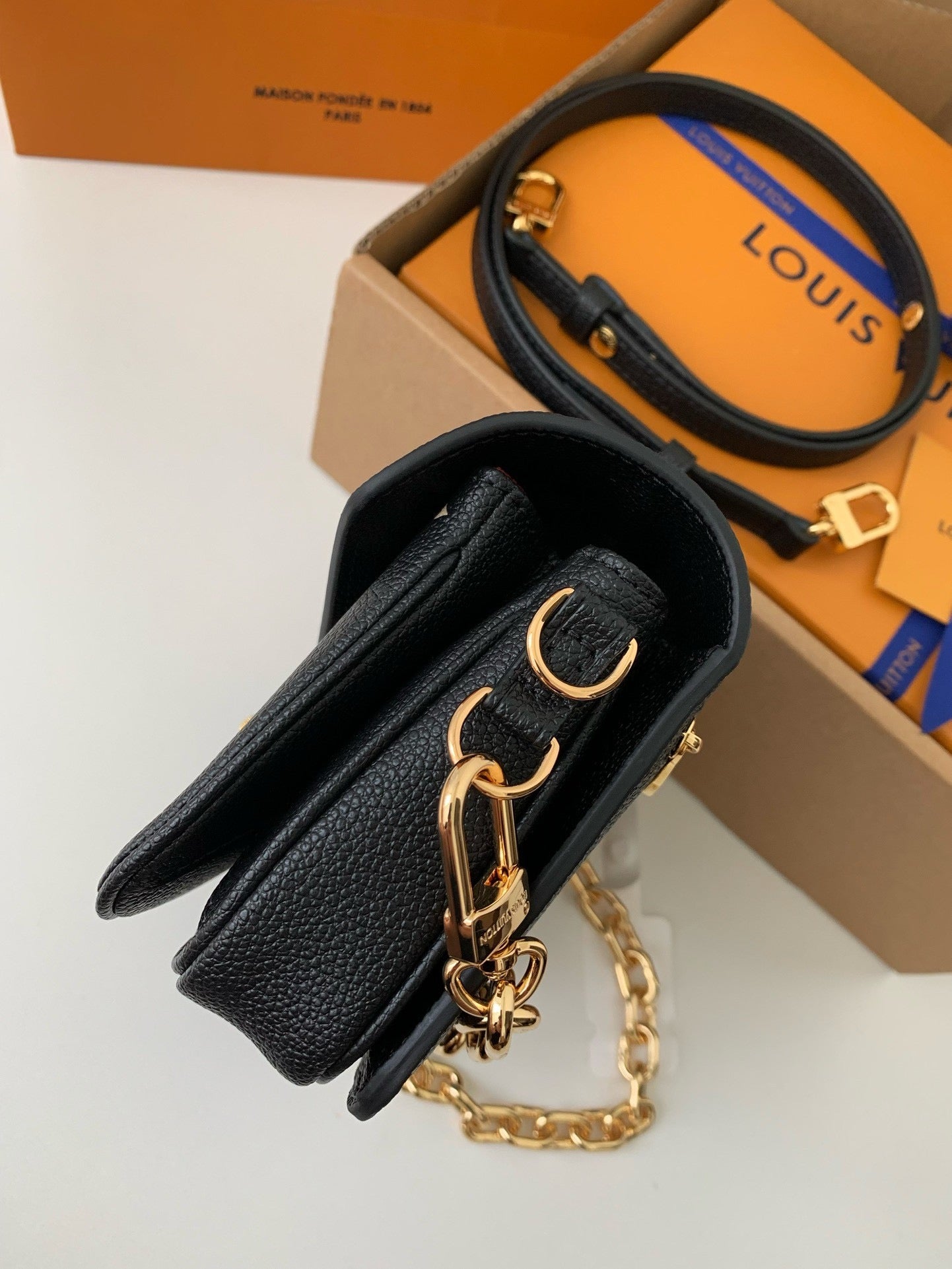 LV Pochette Metis East West Bag