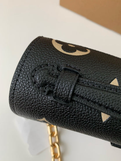 LV Pochette Metis East West Bag