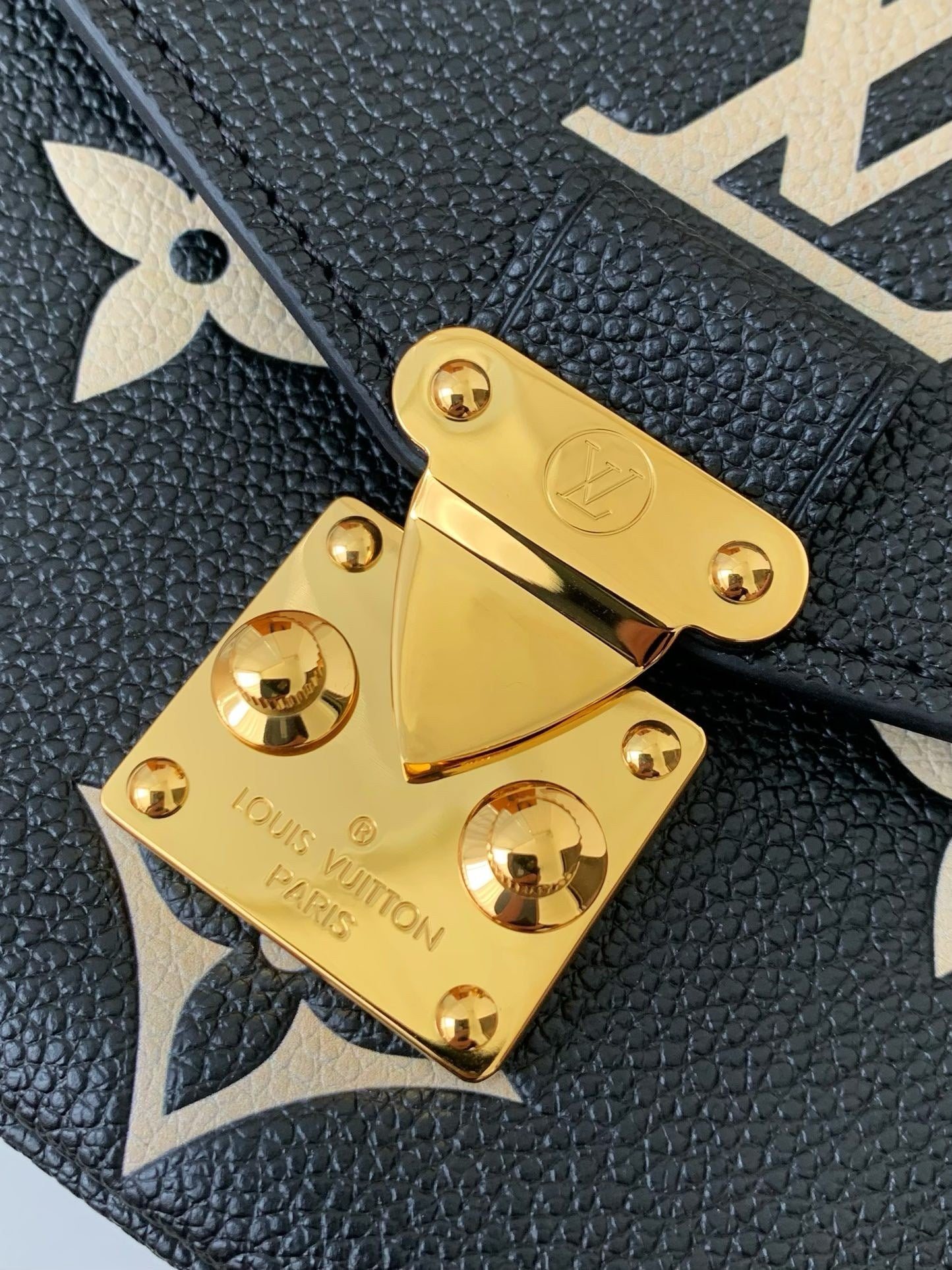 LV Pochette Metis East West Bag