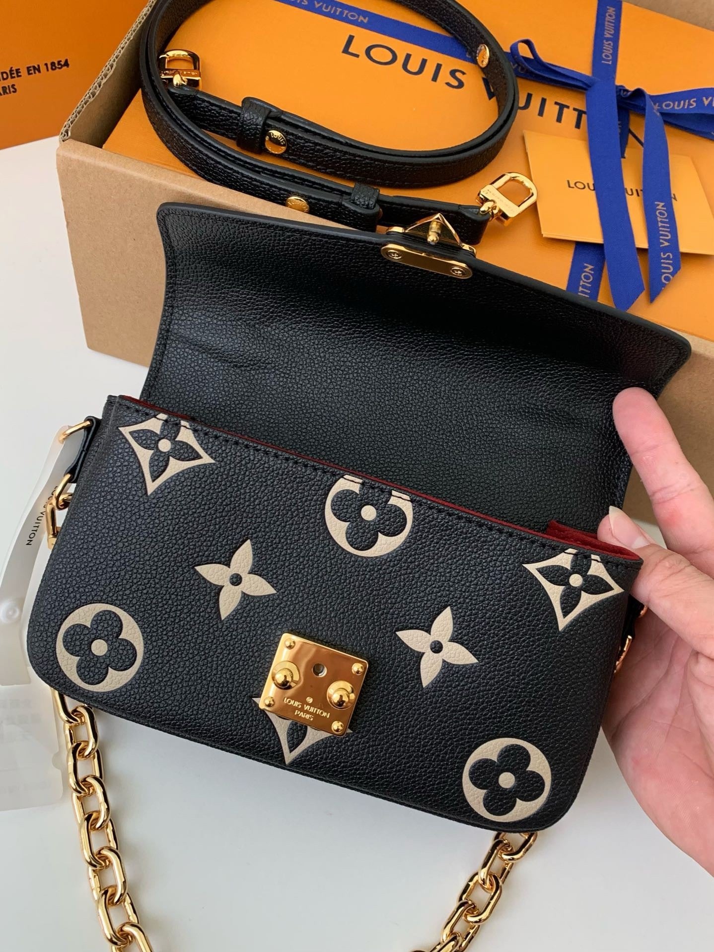 LV Pochette Metis East West Bag