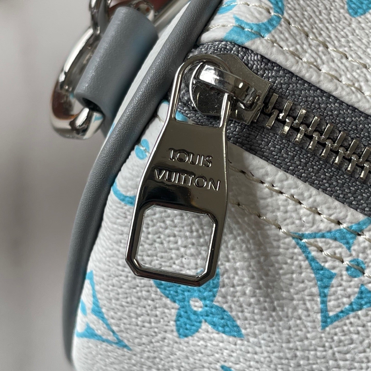 LV Keepall Bandouliere 25 Bag