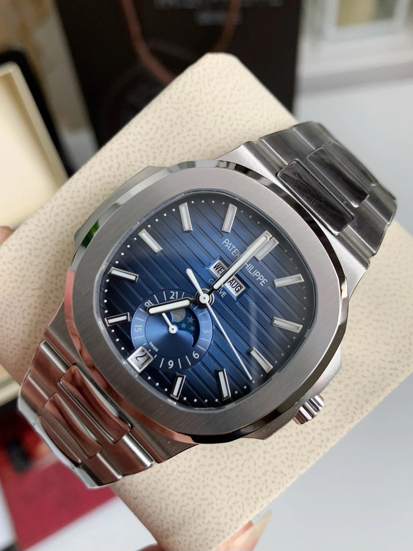 PATEK PHILIPPE 5726 SERIES