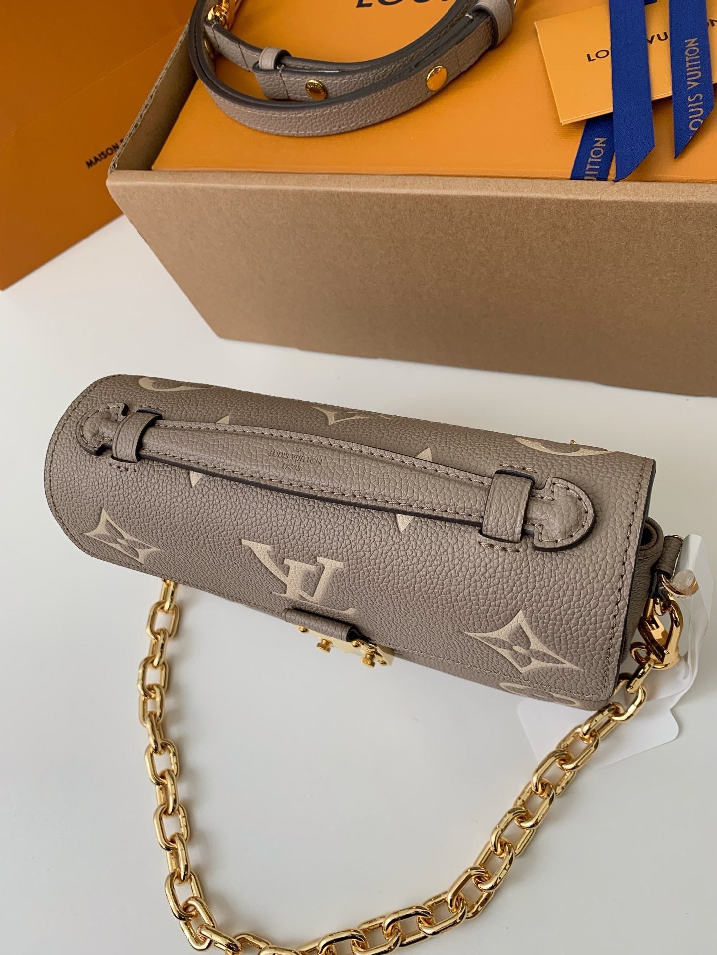 LV Pochette Metis East West
