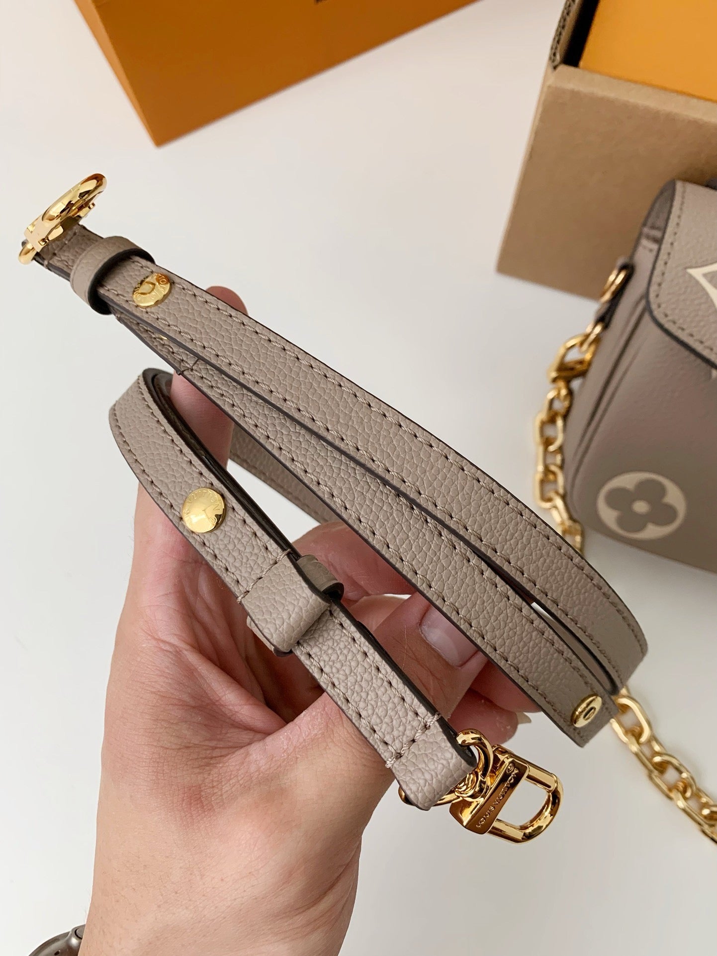 LV Pochette Metis East West