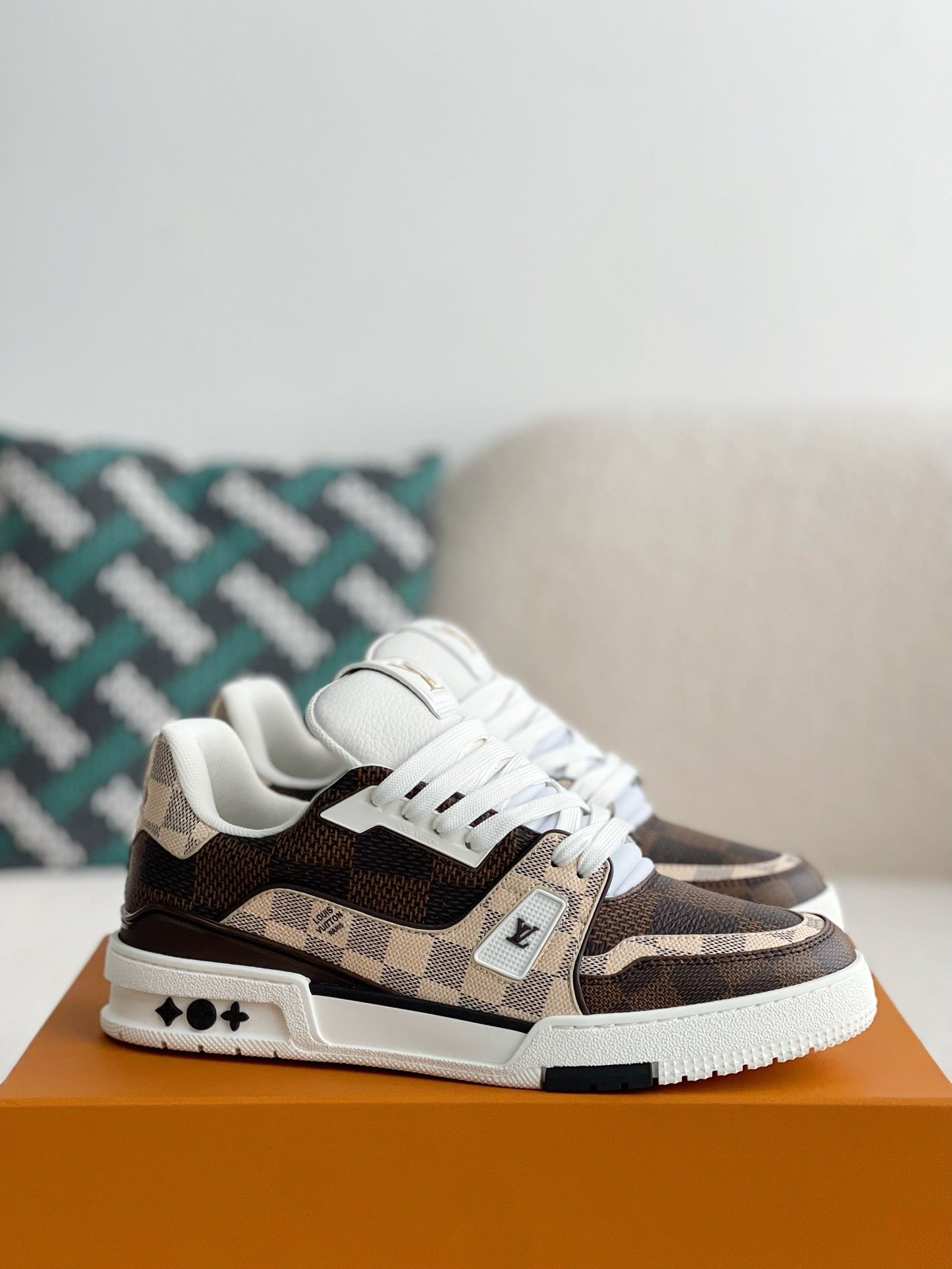 .LV Trainer Sneaker