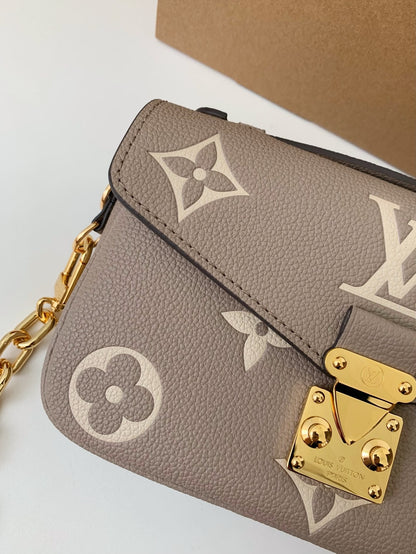 LV Pochette Metis East West