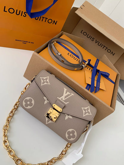 LV Pochette Metis East West