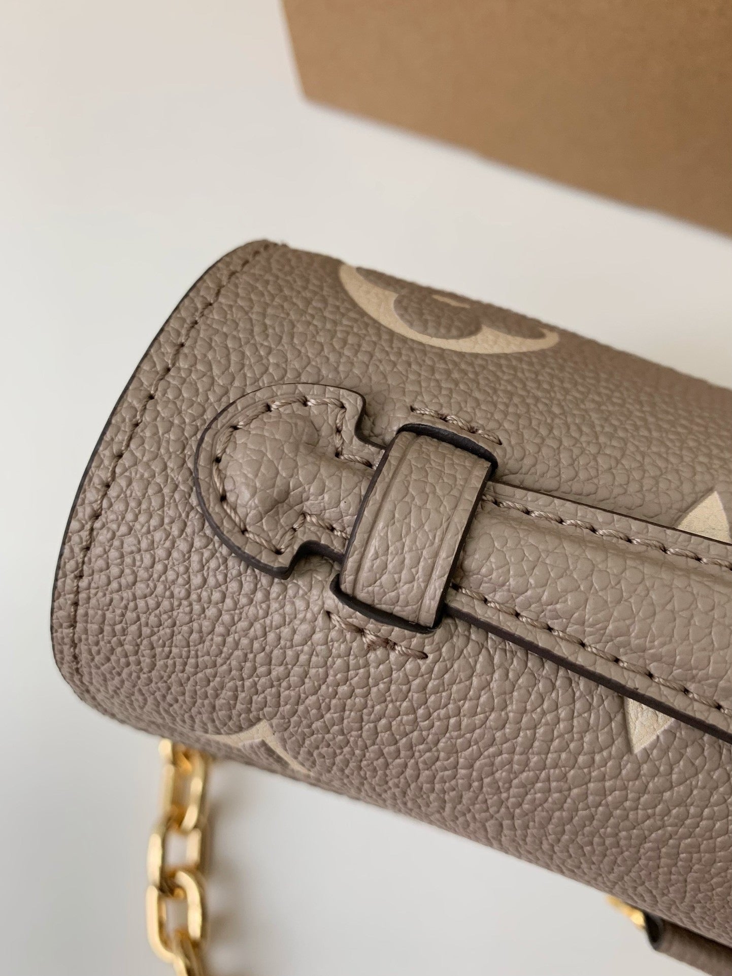 LV Pochette Metis East West