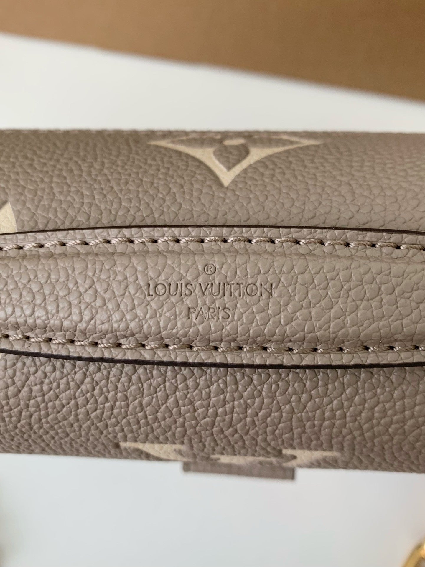 LV Pochette Metis East West