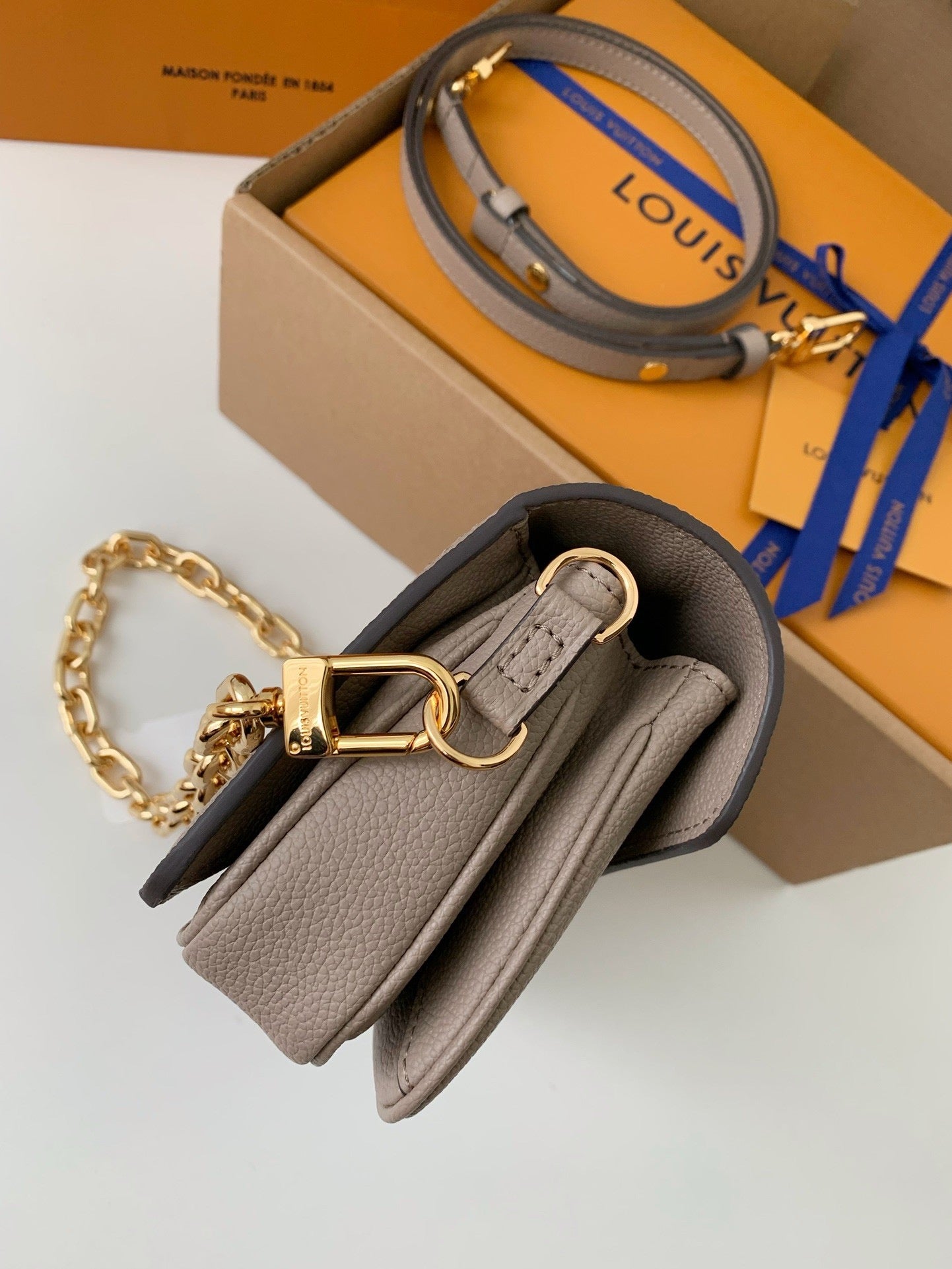 LV Pochette Metis East West