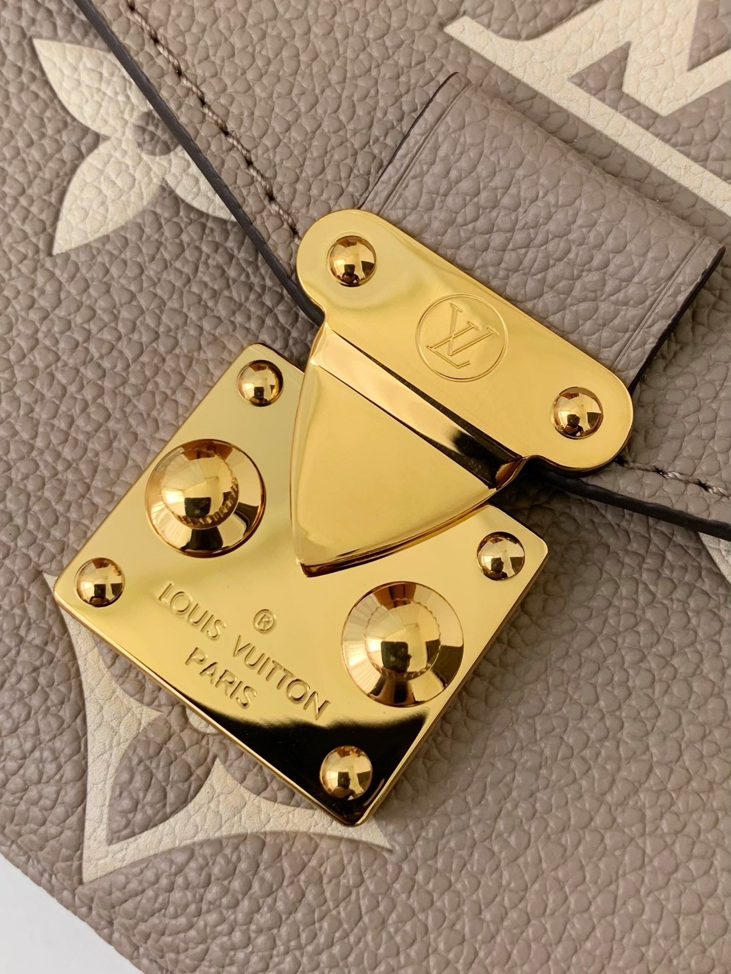 LV Pochette Metis East West