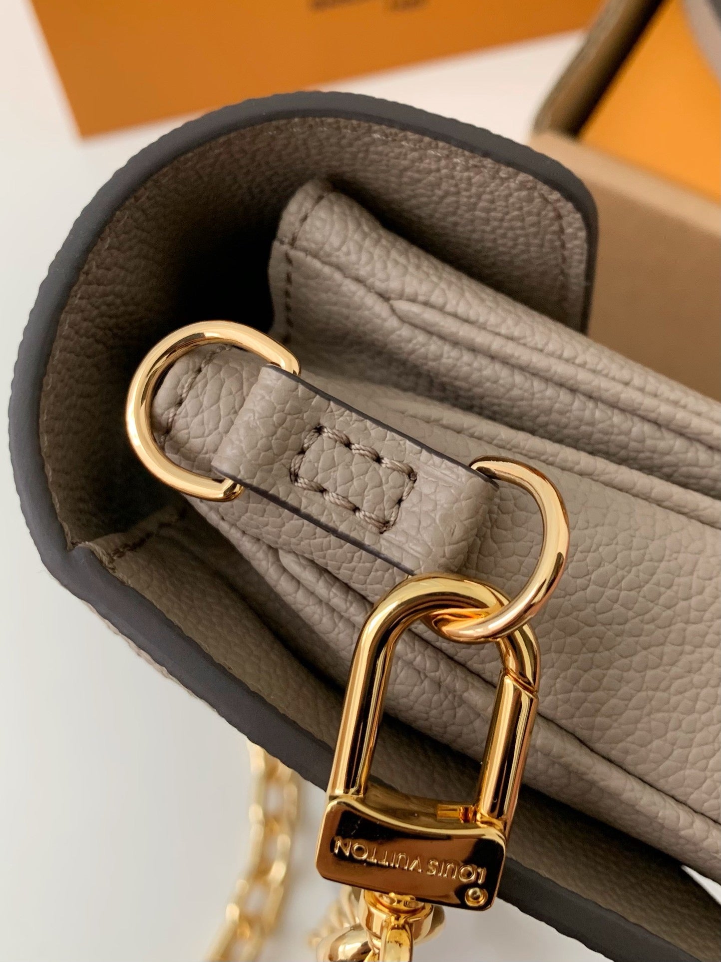 LV Pochette Metis East West