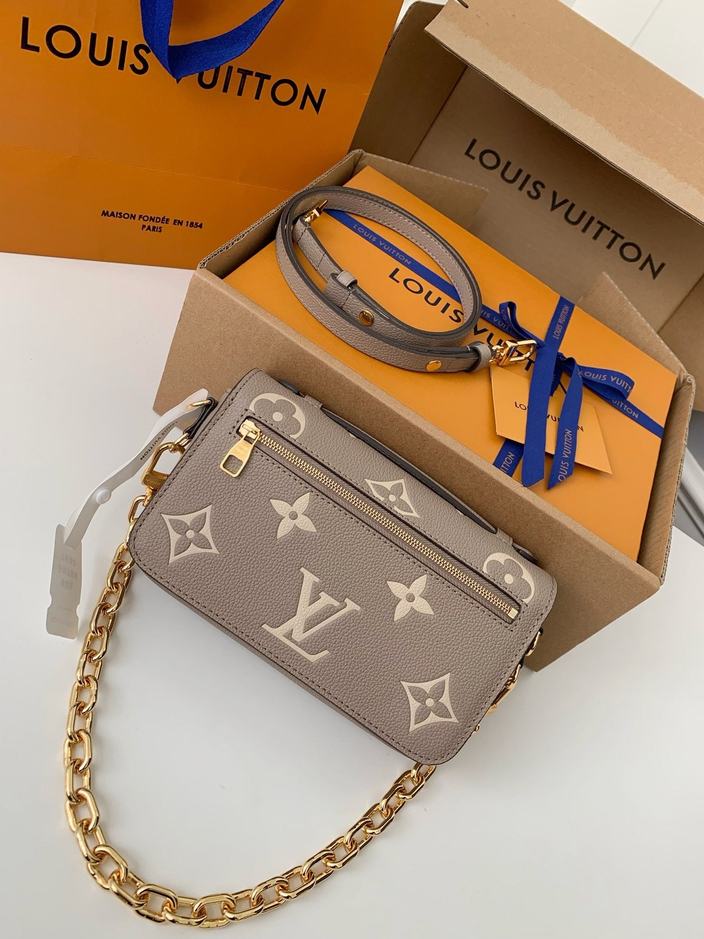 LV Pochette Metis East West
