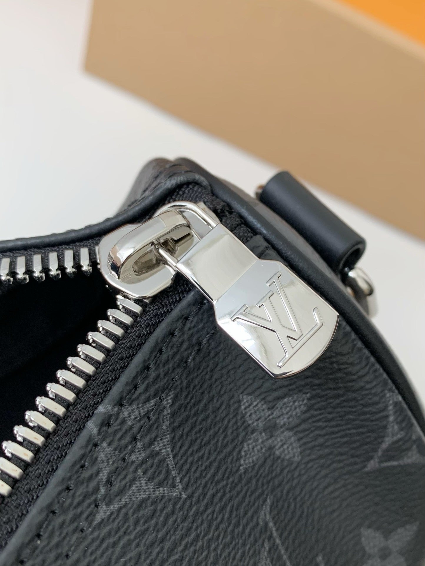 LV Keepall Bandoulière 25 Bag