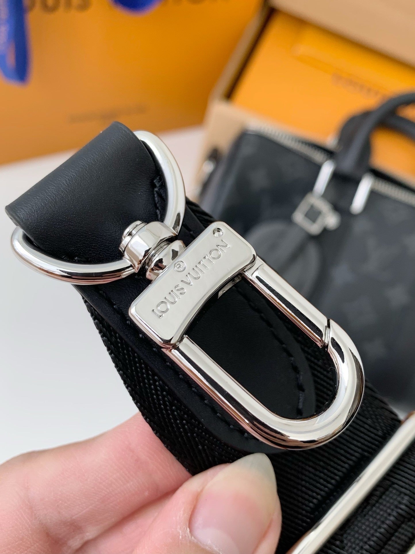 LV Keepall Bandoulière 25 Bag
