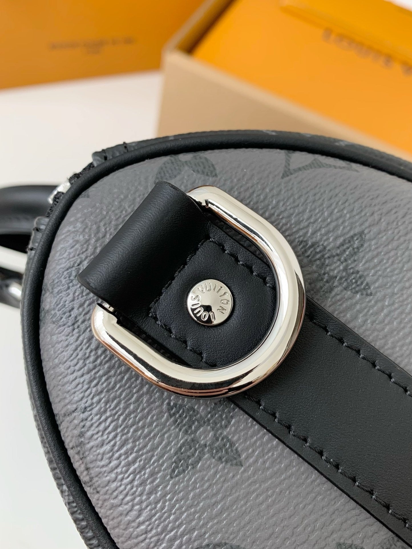 LV Keepall Bandoulière 25 Bag