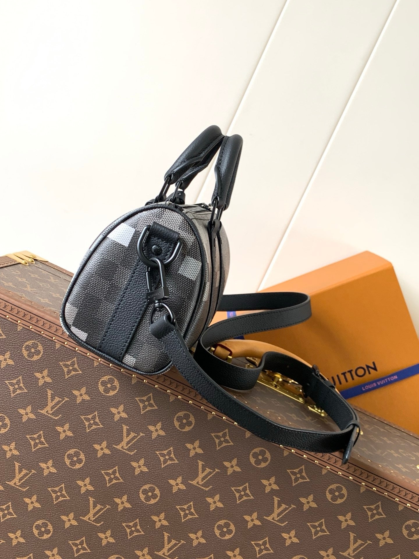 .LV Keepall Bandouliere 25 Bag